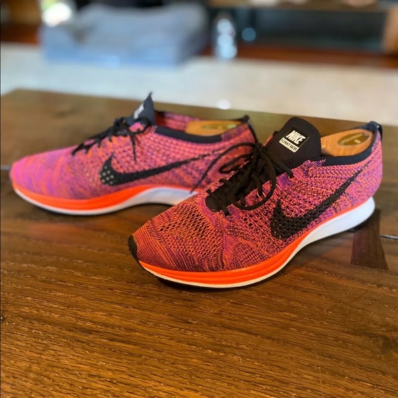 Nike Flyknit RacerHyperOrange/VividPurpleAcaiBerry - Picture 2 of 10